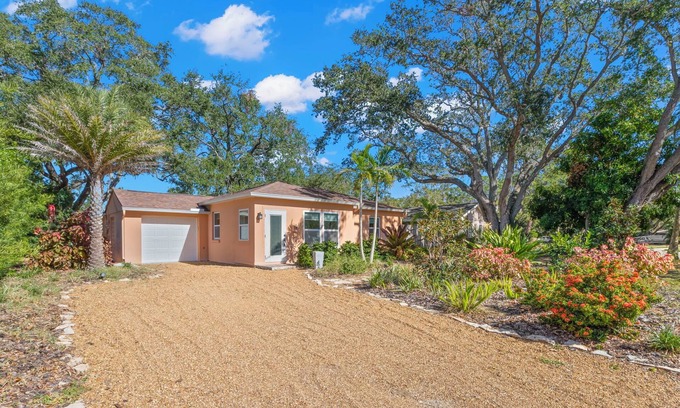 Jungle Terrace House | Gulf Coastal Retreat (Pet Friendly/Close to Beach)