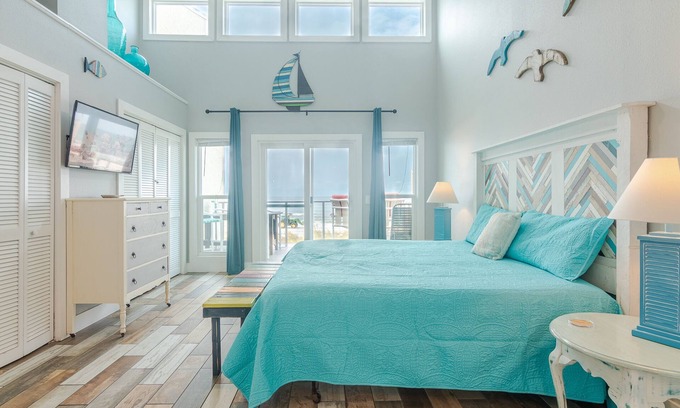 Panama City Beach House | Gulf front! Right on the Beach! Dog friendly!