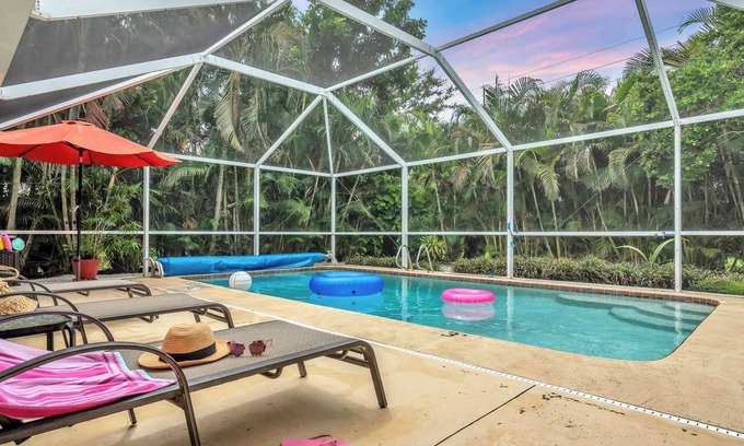 Gulf Gate Estates House | Gulf Gate Dream 2bd 2ba Htd Pool Beaches Shopping
