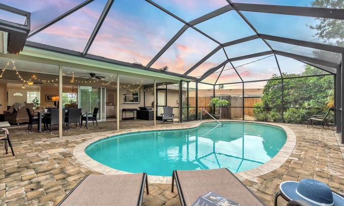 Gulf Gate Estates House | Gulf Gate Getaway – 2BR/2BA w/Heated Pool