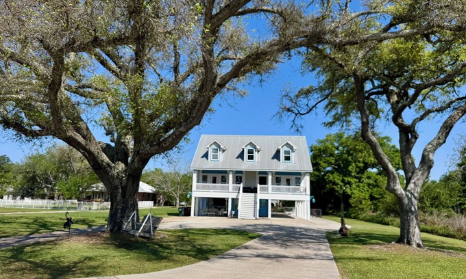 Long Beach House | Gulf Moon II - Spacious Beachfront Home with Pool on the Mississippi Gulf Coast