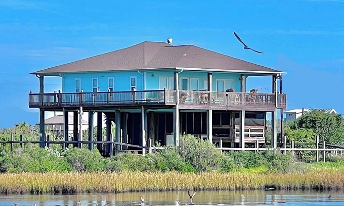 Galveston House | Gulf Pelican Villa - OCEANFRONT Luxury Oasis - Fully Fenced & Pet Friendly