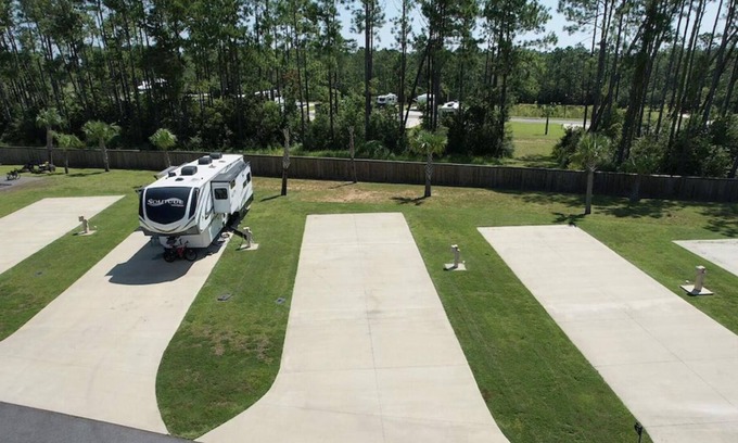 Oak RV Rental | Gulf Shores, AL RV Lot at Whispering Pines RV Resort West