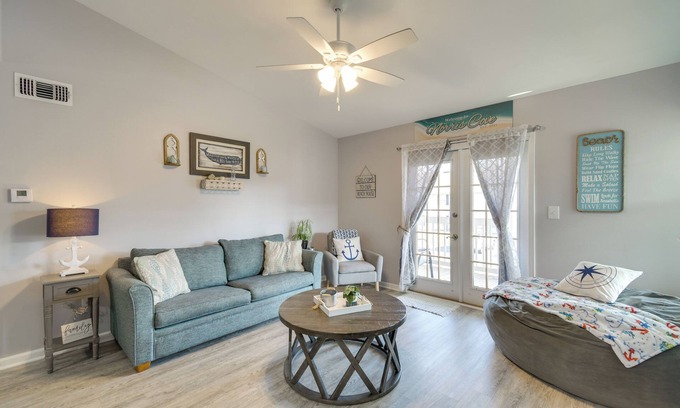 Gulf Shores Condo | Gulf Shores Condo w/Pool Access, 5 Mi to Beach!