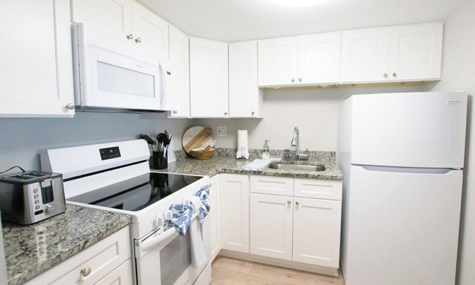 Gulfport Apartment | Gulfport Landing #2: Spacious 1/1 Apartment