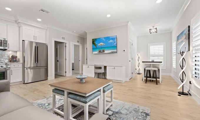 Central Sarasota Apartment | Gulfside Sarasota Retreat – Beach Close By