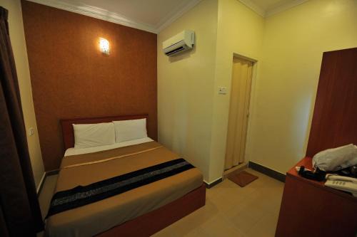 George Town Hotel | Gurney Inn