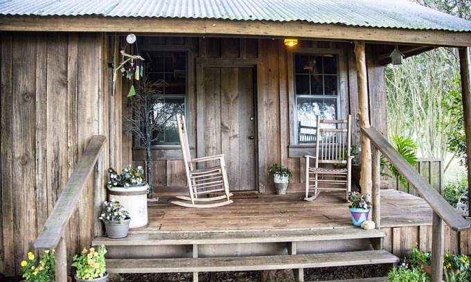 Nacogdoches Cabin | GUS's PLACE.Unwind with a TRIP to the PAST in this CABIN built in 1865.