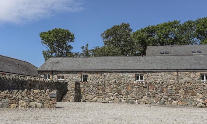 Newborough House | Gwel y Rhos