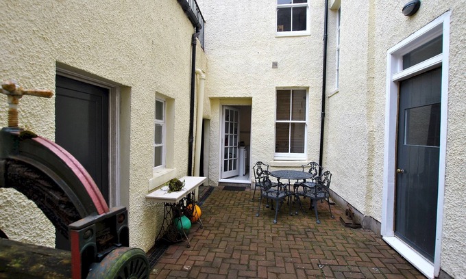 Pittenweem Apartment | Gyles Apartment - harbourfront studio, Pittenweem