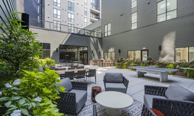 East Liberty Apartment | GYM+PARKING+HULU Near Universities|UPMC|Shopping