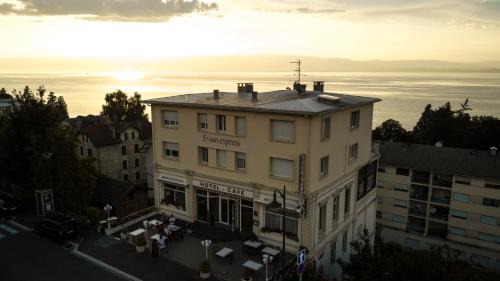 Evian-les-Bains Hotel | Hôtel Evian Express - Terminus