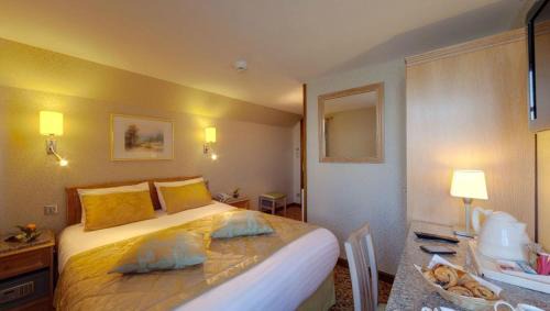 Le Mont-Saint-Michel Hotel | Hôtel la Croix Blanche