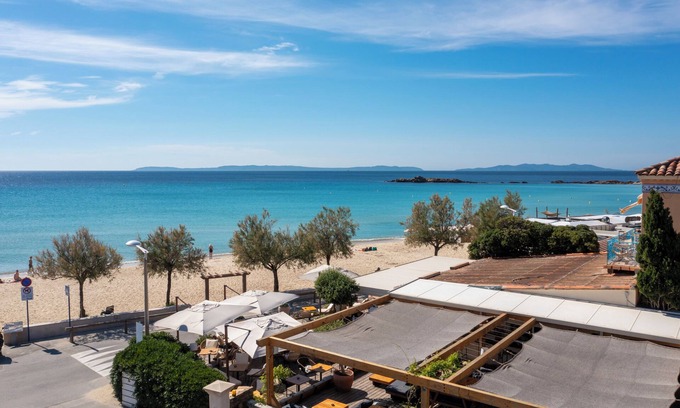 Le Lavandou Hotel | Hôtel Les Flots Bleus