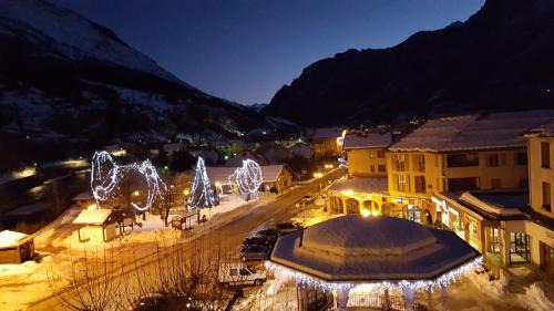LʼArgentiere-la-Bessee Hotel | Hôtel Restaurant Glaizette