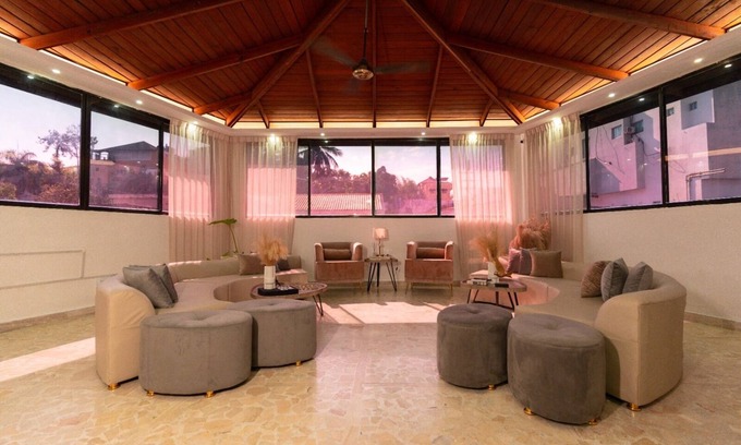 Viejo Arroyo Hondo Bed & Breakfast | H Mansion Recovery and Spa