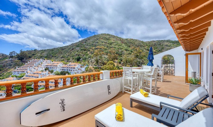 Avalon Condo | H1784: Updated Hamilton Cove Villa, 1840 sqft, Sweeping Views, Golf Cart,9 Steps