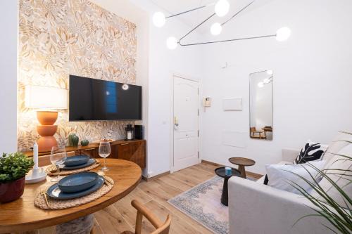 La Merced Apartment | H2M Alamos Duplex, desk, dishwasher, oven, shower