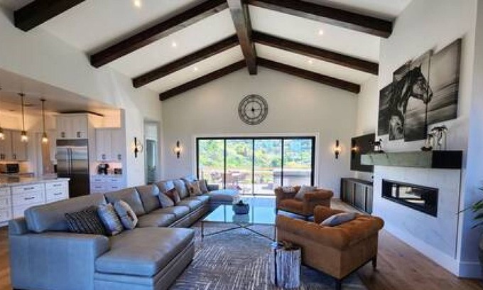 Vista Villa | [H3] New! LUX modern farmhouse 2.2 acres