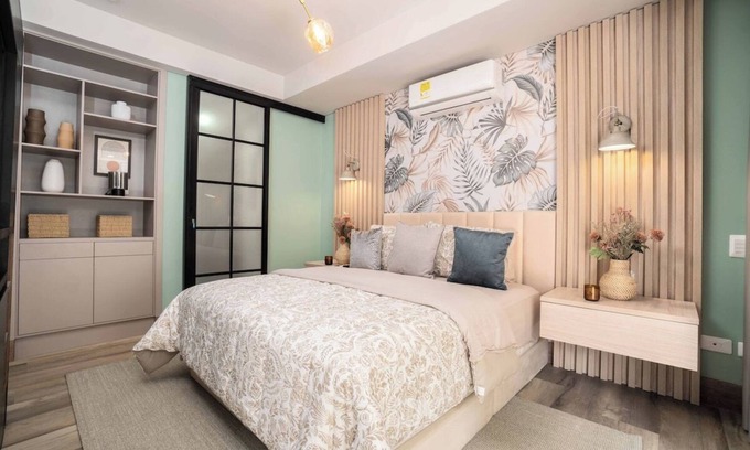 Granada Apartment | H401 | top-Rated Cali Retreat 2BR w/Balcony & Pool 24/7 Security + Free Parking