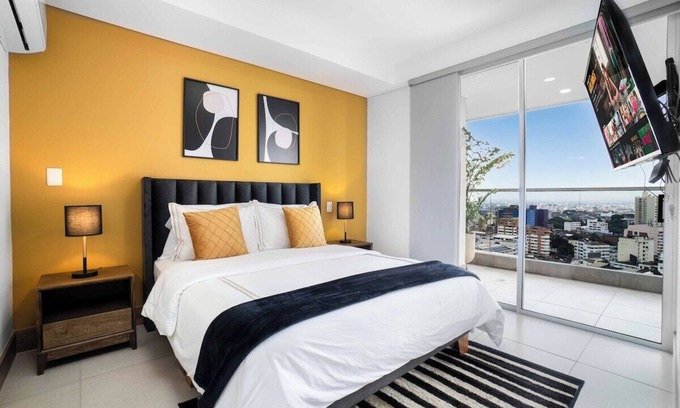 Granada Apartment | H706 - Stylish 2BR/Perfect Views & Rooftop Pool