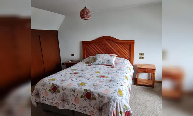 Villarrica House | Habitación con baño privado vista al volcán