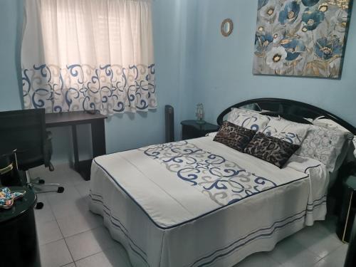 Galdar House | Habitación con baño privado