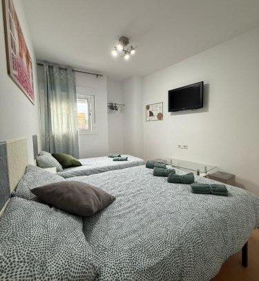 Camas House | HABITACIÓN triple con baño compartido LOVELY SEVILLA