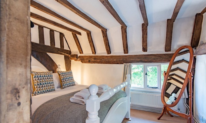 Smarden Cottage | Hadley Cottage - a holiday let that sleeps 6 guests in 3 bedrooms