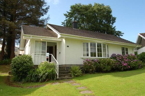 Cwrt House | Hafan Y Talgarth bungalow at Plas Talgarth resort