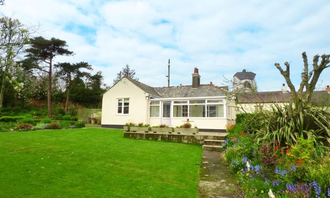 Cemaes Bay Cottage | HAFOD COTTAGE, pet friendly, character holiday cottage in Cemaes Bay