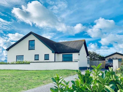 Rhosneigr House | Hafod Heli