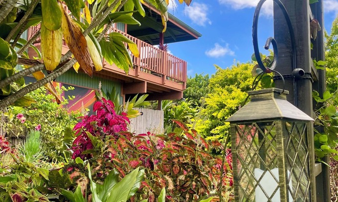 Naalehu Apartment | Halawai Haven, a Stylish Peaceful Retreat by Green Sands Beach