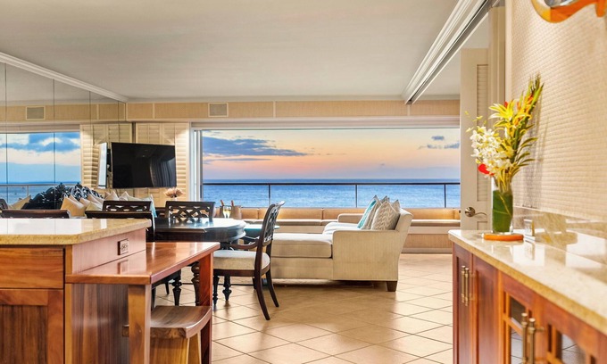 Diamond Head - Kapahulu - St. Louis Condo | Hale Kaimana by Gather: Lux Gold Coast Condo w/Ocean Views & Beach Access