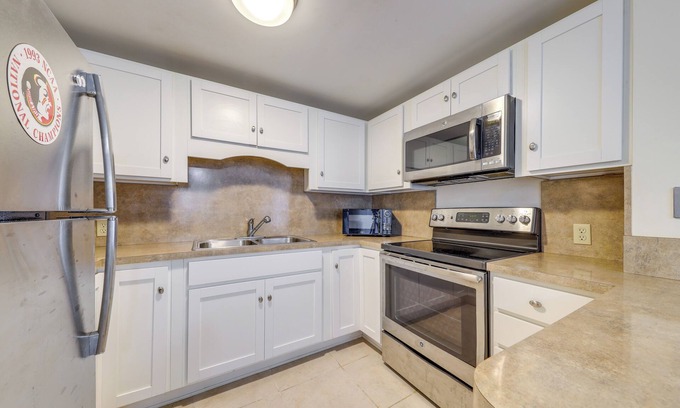 Key Largo Apartment | Half Mi to Downtown Key Largo: Studio w/Yard