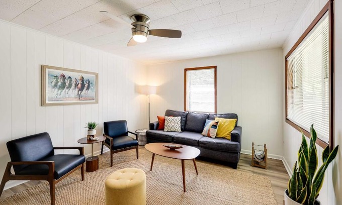Hot Springs House | Half Mi to Oaklawn Casino Hot Springs Home!