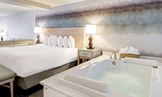 Newport Hotel | Hallmark Resort - Newport