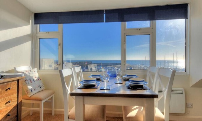 Lyme Regis Cottage | HALYARDS, LA CASA, family friendly, with a garden in Lyme Regis