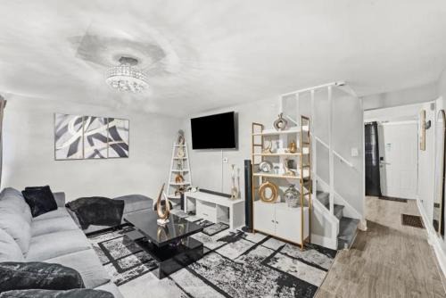 Bronzeville Villa | Hamaline Luxury Guest House