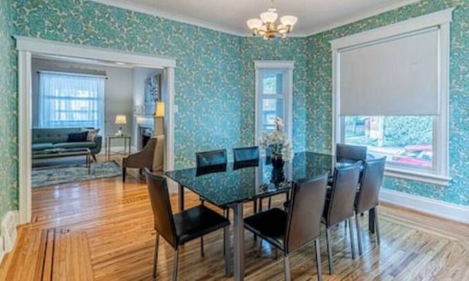 Hamilton House | Hamilton Families House Sunroom BBQ 2 Parking Sleeps 8 Guests