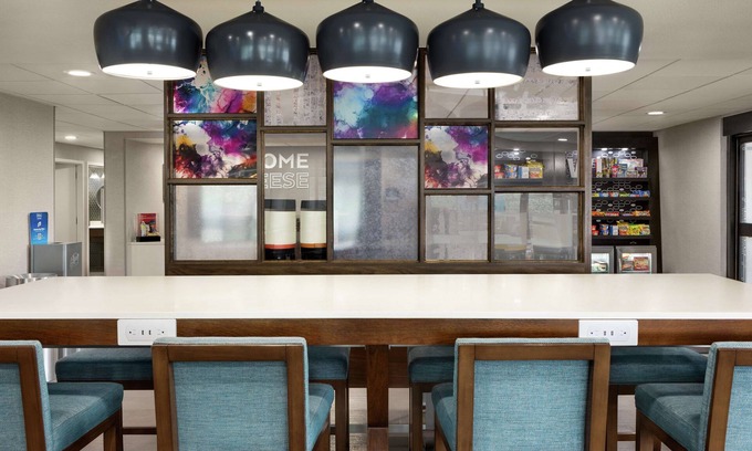 Brookfield Hotel | Hampton Inn Milwaukee/Brookfield