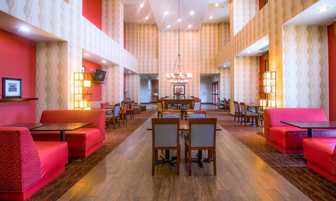 Bastrop Hotel | Hampton Inn & Suites Bastrop