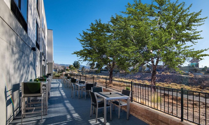 Whitney Ranch Hotel | Hampton Inn & Suites Las Vegas-Henderson