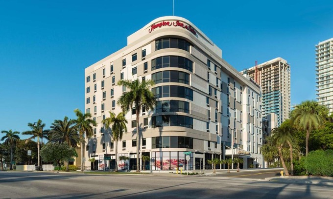 Midtown Hotel | Hampton Inn & Suites Miami Wynwood Design District, FL