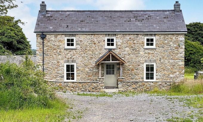 Glandwr Cottage | Hand chosen for its superb finish throughout, hot tub and central location.