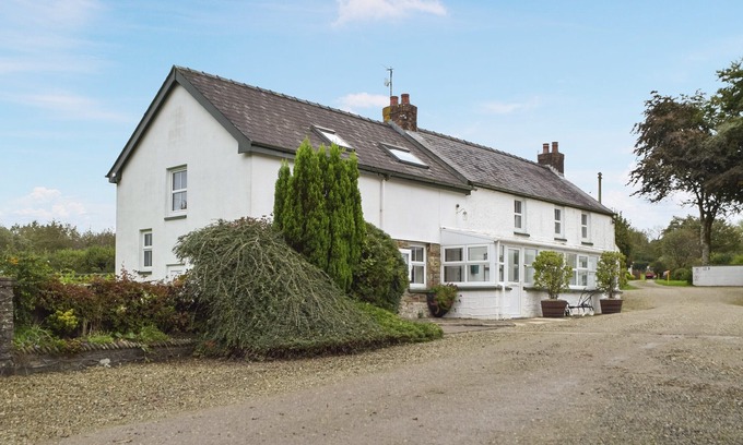 Tan-y-groes Cottage | Hand picked for its space, high standard finish and only a short drive to Tresaith’s beach.