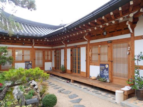 Jeonju House | Happiness Full Hanok Guesthouse