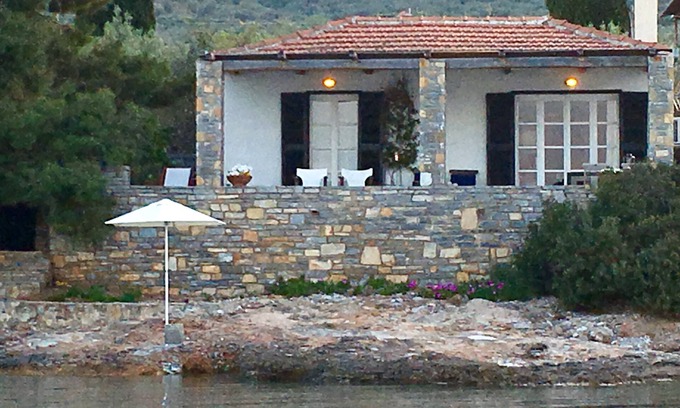 Pella Region Cottage | Happiness is a cottage by the sea with independent guest house.