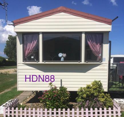 Chapel Saint Leonards Resort | HAPPY DAYS Caravan88 North