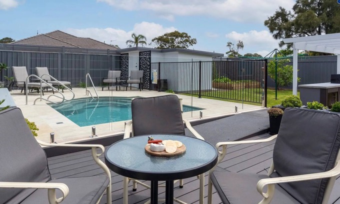 Culburra Beach House | Happy Dayz – Comfortable accommodation with pool